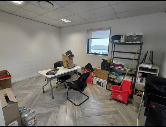 318M² OFFICE TO LET IN BRYANSTON